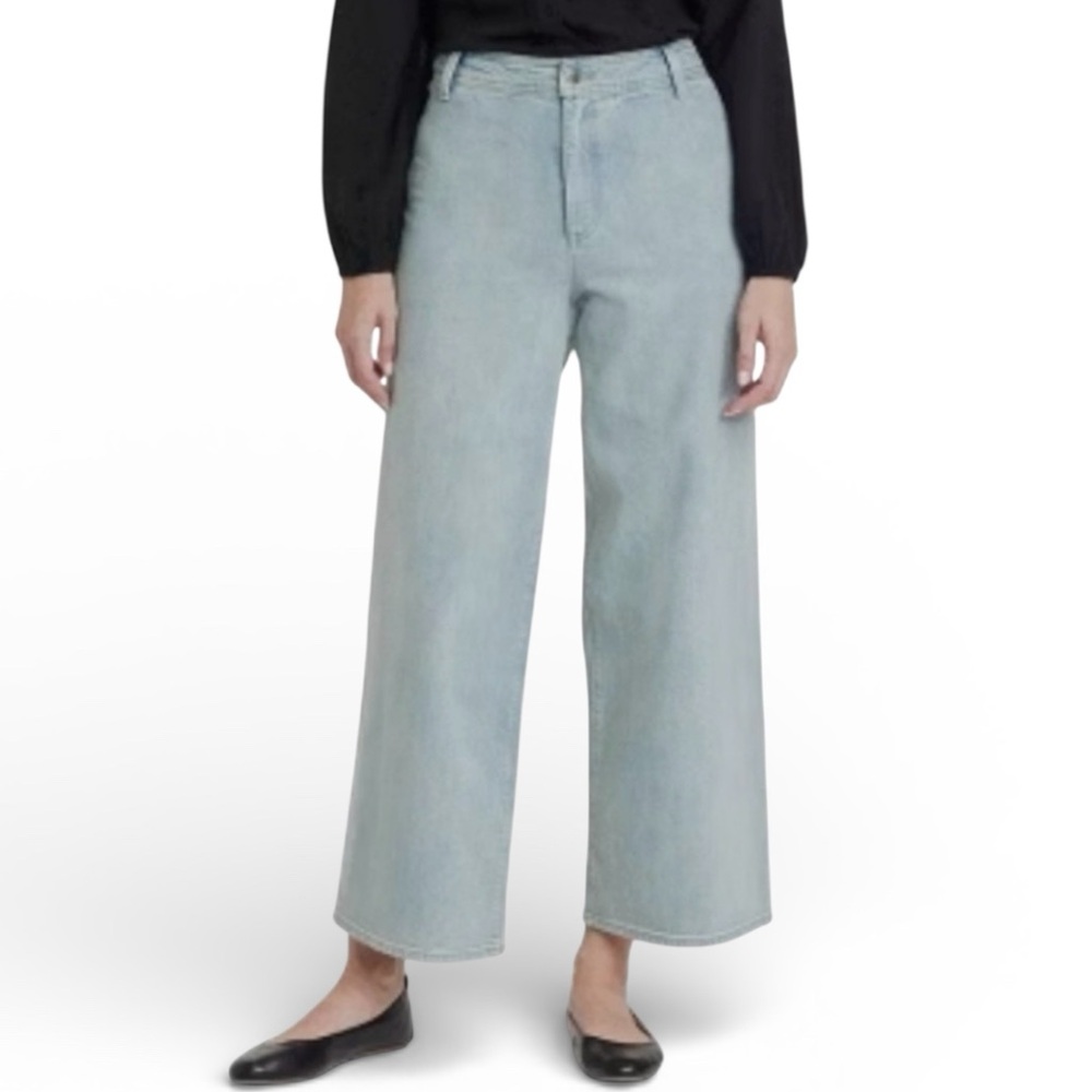 Universal Thread Light Wash Sailor Wide Leg
Jeans Size 12